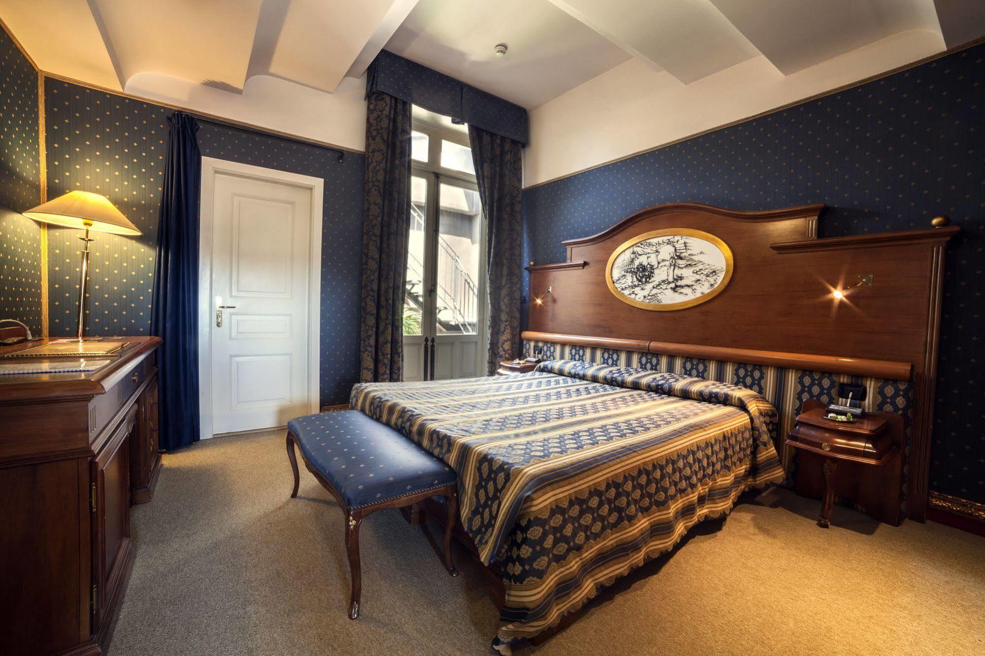 Royal Hotel